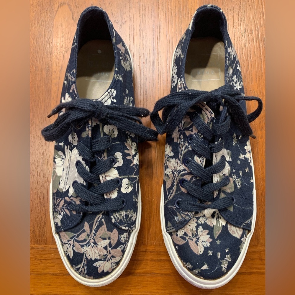 Kaari Floral Navy Lace Up Sneakers Size 7